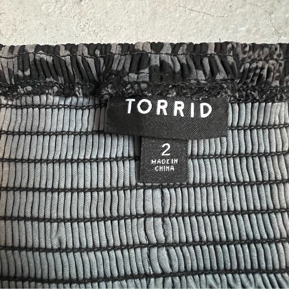 TORRID Gray Animal Print Chiffon Off Shoulder Babydoll Top Size 2 / US 2X - Picture 9 of 10